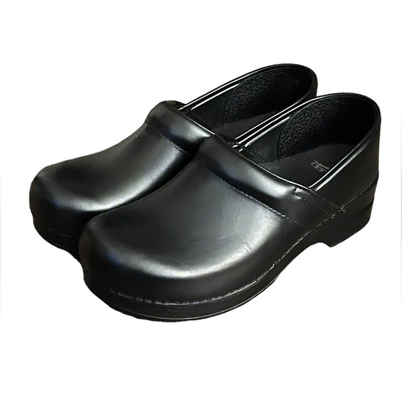 Dansko Shoes - Dansko Black Professional Clogs